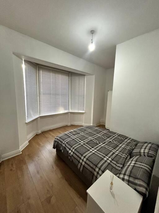Leicester Spacious Flat With Free Parking Ngoại thất bức ảnh