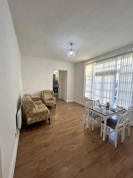 Leicester Spacious Flat With Free Parking Ngoại thất bức ảnh